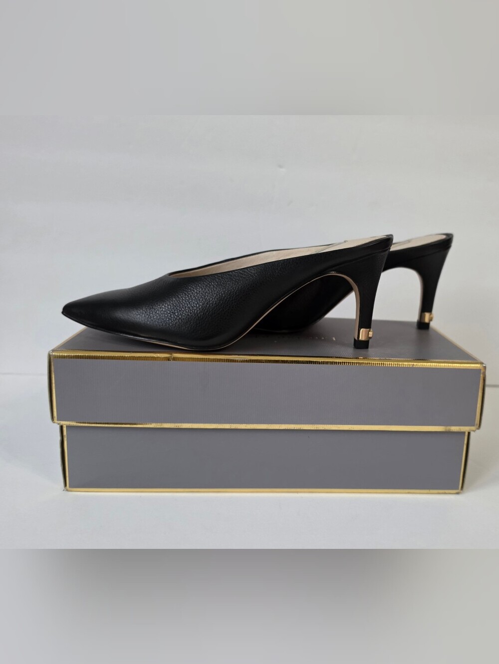 Louise et Cie LO-KARAS Black Mules Size 5.5 New In   Box